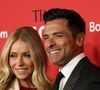 Kelly Ripa a fait des révélations pour le moins surprenantes sur les préférences de son mari, Mark Consuelos, en matière de sexe. Dans le dernier épisode du podcast Not Skinny But Not Fat, l'animatrice de Live with Kelly and Mark s'est laissée aller à quelques confidences intimes. "Je ne sais pas ce qu'il en est pour vous dans votre mariage, mais je vais y aller personnellement. Êtes-vous du soir ou du matin ?" a-t-elle demandé à la présentatrice Amanda Hirsch.