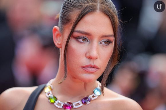 "Elle m'a ouvert sa porte à plein d'endroits, Léa. Je trouve que c'est un devoir de mettre à l'aise quelqu'un qui arrive sur un plateau, tout tremblotant... Aujourd'hui, alors que je suis maman, je me demande ce que je ressentirais si Kechiche refaisait un film comme La vie d'Adèle avec une actrice aussi jeune que moi à l'époque". Une longue interview d'Adèle Exarchopoulos à retrouver dans le dernier numéro de Society (19 juin 2025)