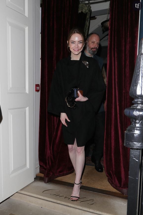 Un mix encore une fois gagnant si l’on en croit les retours de ses apparitions toujours remarquées sur le tapis rouge. Qui la feraient presque rivaliser avec l’incontournable Dakota Johnson niveau leçons de style, si tant est que l’on avait ce réflexe sexiste de faire rivaliser les femmes entre elles.