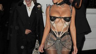 "Tétons de truie", "Horrible", "Atroce", "Ca ferait passer les Spice Girls pour des féministes" : Kim Kardashian voit sa série All's Fair détruite par la presse british