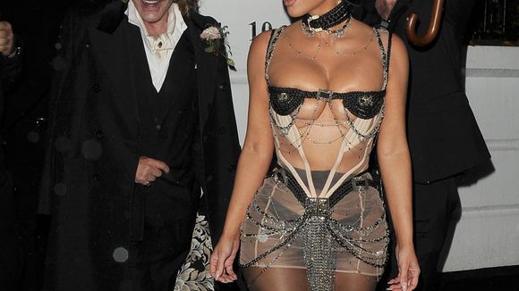 "Tétons de truie", "Horrible", "Atroce", "Ca ferait passer les Spice Girls pour des féministes" : Kim Kardashian voit sa série All's Fair détruite par la presse british