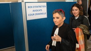 "J'ai eu un mal de dos terrible durant la défense", témoigne l'avocate de Dominique Pelicot, et ça fait beaucoup réagir les internautes