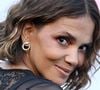 Qui permettent à Halle Berry d'envoyer ad patres l'âgisme : cette invisibilisation des femmes de quarante ans et plus au sein de notre société. L'interprète de Catwoman de son côté est plus que jamais fière de ce qu'elle est, assume son corps et sa sensualité. Sur ces photos, elle semble même cligner de l'oeil à l'un de ses plus mythiques rôles...