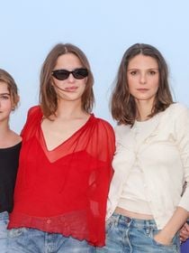 "C'est une blague ?", "quelle vulgarité" : une star française tente la Fashion Week mais les internautes fustigent son look