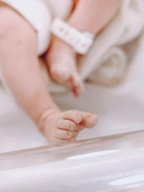 Loi anti-IVG : aux Etats-Unis, un bébé né d'une mère en état de mort cérébrale suscite l'indignation