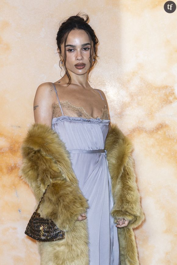 A savoir ? Les internautes, qui s'autorisent remarques déplacées et commentaires descendants sur le physique de la fille de Lenny Kravitz. Zoë Kravitz n'échappe à rien. Physique, silhouette, rides, tout y passe...