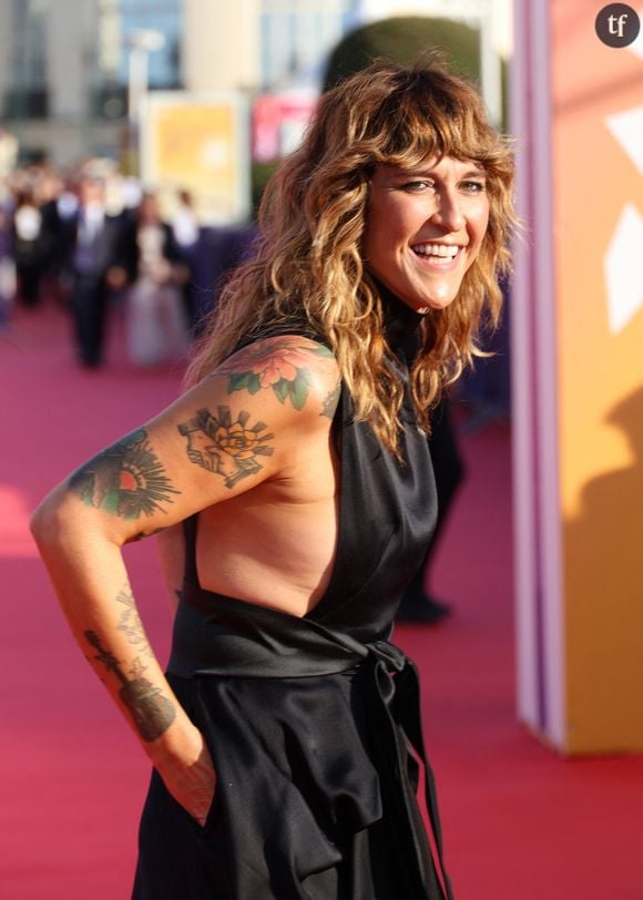 Daphné Bürki célèbre la rentrée avec la liberté qu'on lui connaît. L'icône décomplexée et queer pose en culotte pour démarrer une année professionnelle avec insouciance et irrévérence. Ses fans adorent.