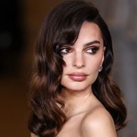 "La reine du bikini", "ce corps !", "hot summer" : EmRata obsède en bikini sur ces photos décomplexées qui clignent de l'oeil à Dua Lipa, et ses selfies sont tout sauf anodins