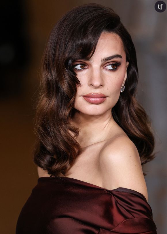 "La reine du bikini", "ce corps !", "hot summer" : EmRata obsède en bikini sur ces photos aussi décomplexées que solaires qui clignent de l'oeil à Dua Lipa