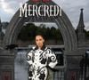 L'influenceuse de 27 ans est apparue lors du photocall dans une longue robe noir et blanche.