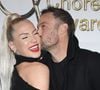 Aujourd’hui, Brian Austin Green semble filer le parfait amour auprès de Sharna Burgess, une danseuse professionnelle de 12 ans sa cadette, avec qui il a accueilli un petit garçon en 2022.