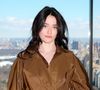 Ryan Murphy a plus de 30 séries dans son sac, la preuve avec sa future transposition à l'écran du dramatique clan Kennedy. Hyper romanesque, et hyper controversé : un choix de casting scandalise déjà les internautes... Sarah Pidgeon une grande figure féminine du clan JFK... Casting abondamment commenté et qui n'échappe pas à la controverse.