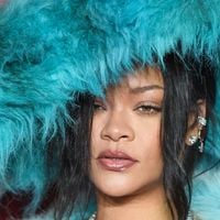 "Epoustouflante", "Tellement belle", "Magnifique" : Rihanna se dévoile en sous-vêtements et enflamme les réseaux sociaux