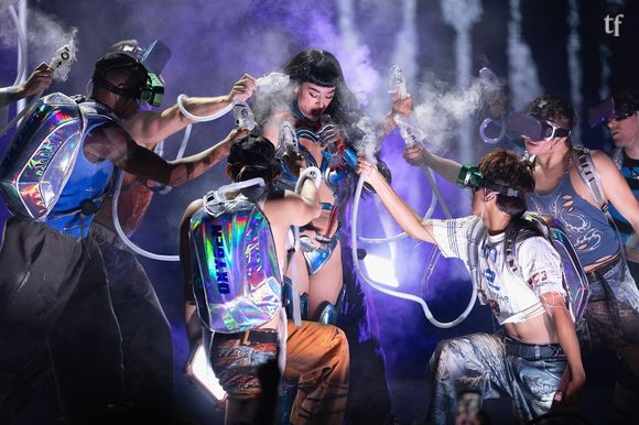 Sur TikTok, Katy Perry scandalise sur les images à retrouver en bas de cet article. Bête de scène, elle n'en est pas moins anti-consensuelle lors d'une séquence qui n'a laissée personne indifférent.