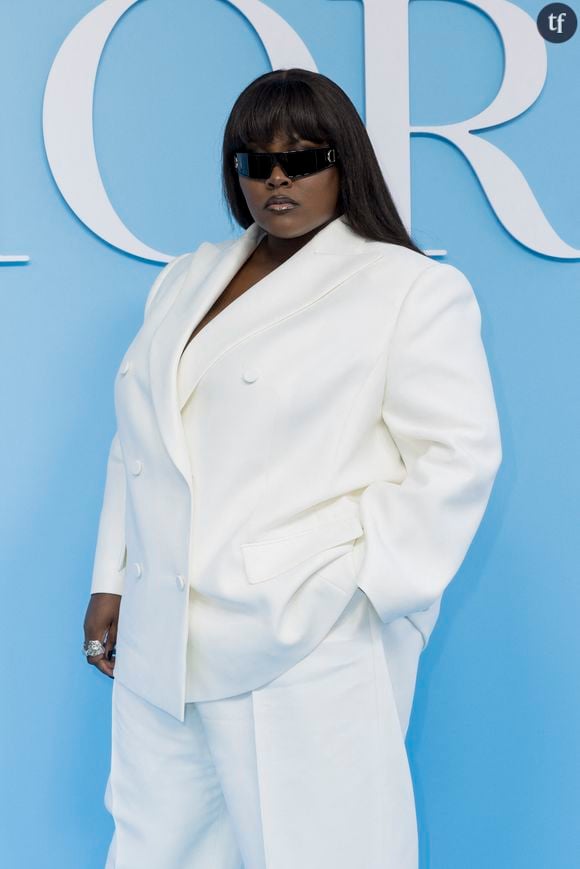 Celle-ci poursuivant ainsi d’ailleurs : "Non je ne reviendrai pas à la variété française, ça ne m'intéresse strictement pas, ce que les gens proposent en ce moment, c'est à chier de ouf et ça cartonne. Ça me fait me taper une grosse barre parce que ça fonctionne". Guère d'ambiguïté effectivement dans ce manifeste.