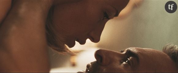 Cécile de France partage dans ce film pas vraiment comme les autres une scène de sexe intense avec Jean Dujardin. "Je fais de Jean mon jouet sexuel !", décrit-elle. Elle évoque les dessous de ce moment en apesanteur, au sein d'une œuvre à retrouver gratuitement en ligne.