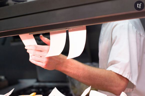 "J'en garde beaucoup de colère. Ça passe par des cuillères chauffées à blanc, des portes de frigo fermées sur le bras, une droite, un tirage d'oreille, des rabaissements, des phrases comme 'Tu n'es qu'un bon à rien, tu n'arriveras jamais à rien !', des insultes.... Ça n'a rien à faire sur un poste de travail"