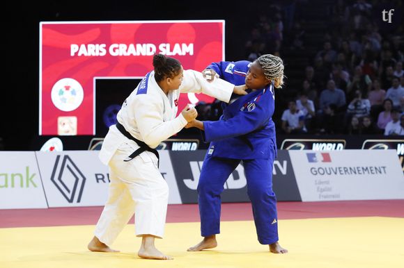 La championne de judo le rappelle également : "On peut faire du sport et avoir des bourrelets". Elle s'en prend, à juste titre, à la méconnaissance des haineux.