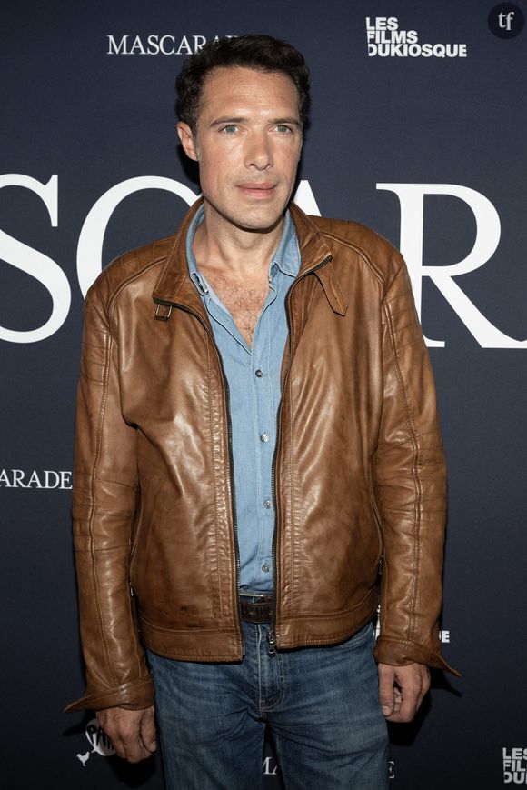 "Tout l’argent récolté grâce à la vente de ce livre va être reversé à une association de victimes", lui a dit l'humoriste Paul de Saint Sernin.