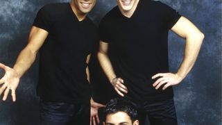 Il a caché son homosexualité à cause de ses origines ? Le secret de cette popstar des années 90 enfin révélé des années après sa disparition