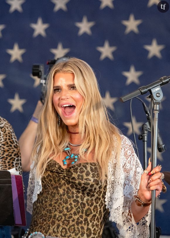 Son changement d'apparence semble toutefois "choquer" des internautes, qui s'en sont pris à elle en ligne.