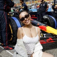 "Pourquoi ça dérange tant certains ?" : cette chanteuse hyper glamour aime les femmes, et les internautes célèbrent son coming out