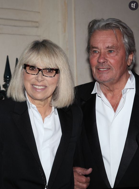 Mireille Darc a guidé Pierre Richard sur le tournage de cette scène sexy et culte. Complètement nue, elle a donné un très bon conseil au comédien...