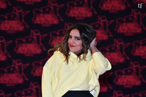 Sauf que voilà. Ce sketch, où la jeune femme se confronte à un "opposant" fictif, dérange beaucoup. Florilège de réactions : "Ca va pas de faire de l'humour sur ça ?", "On rit du harcèlement du coup", "C'est de la lesbophobie", "Des personnes vivent vraiment ce genre de situations et ce n'est pas drôle", "On minimise les violences subies par les LGBTQ", lit-on au gré des commentaires.