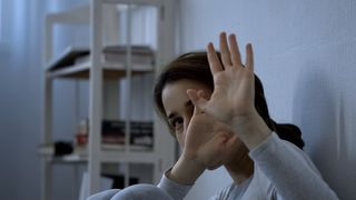 "Femmes en danger de mort" : avoir droit à l'anonymat à l'hôtel quand on est victime de violences, une mesure qui devient très urgente