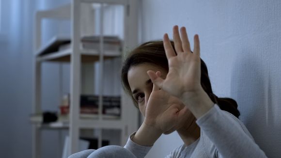 "Femmes en danger de mort" : avoir droit à l'anonymat à l'hôtel quand on est victime de violences, une mesure qui devient très urgente