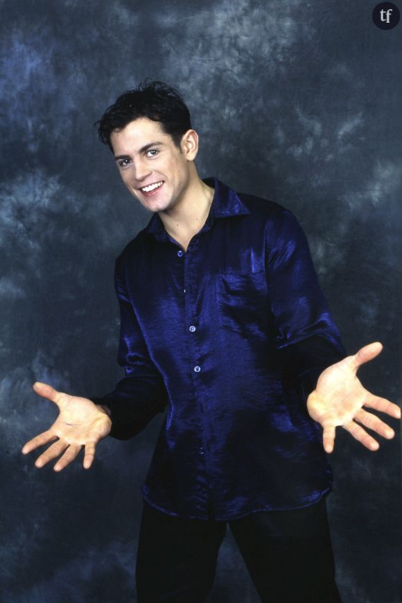 Etre homosexuel, impossible en Serbie ? Cette popstar des années 90 pourrait en témoigner. Son conjoint a toujours été désigné comme son "colocataire"...