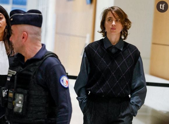 Le cinéaste de 59 ans, qui a dirigé Adèle Haenel alors que celle-ci était encore enfant, est accusé d'agressions sexuelles sur mineure. Et plus précisément d'"agressions sexuelles aggravées" qui auraient pris place en dehors du tournage, entre ses 12 et 14 ans.