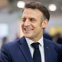 "C'est pas drôle" : Emmanuel Macron s'amuse de l'IA et des deepfake et se fait recadrer par une journaliste indienne