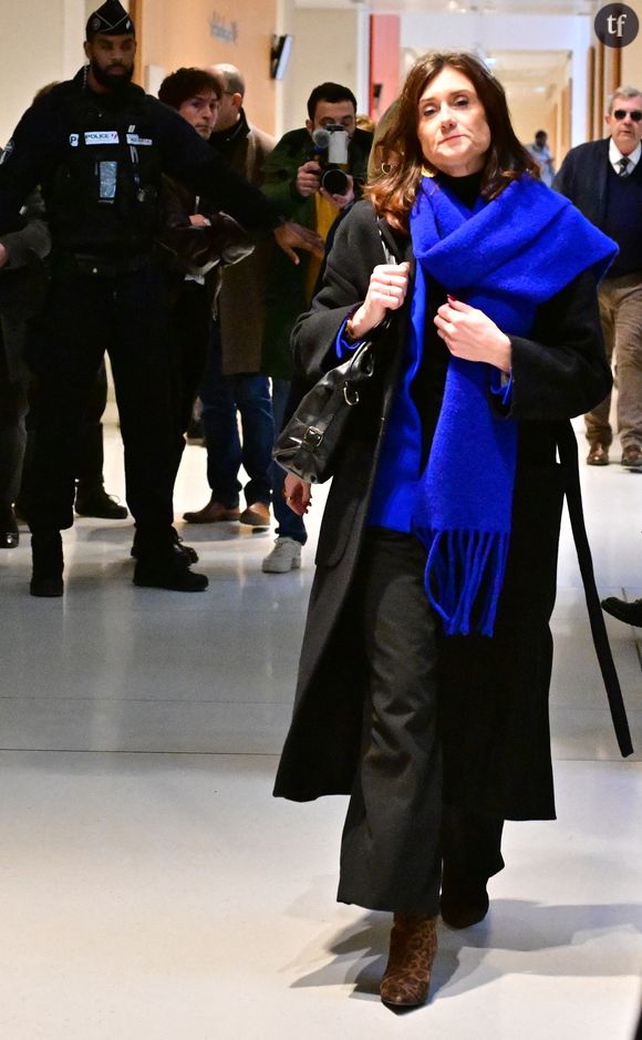 La députée a bu un verre de champagne dans lequel il avait placé de la MDMA