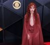Ce dimanche 1er février, la chanteuse Chappell Roan a volé toute l’attention du tapis rouge de la 68e cérémonie des Grammy Awards avec ce que l’on peut qualifier de tenue la plus extravagante qu’elle a portée jusqu’à ce jour, repoussant les limites de la nudité vestimentaire.