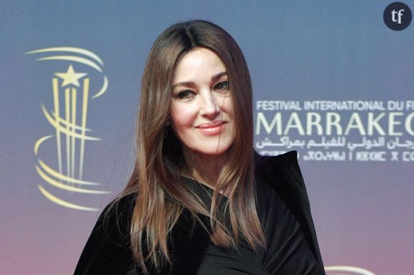 "Plus belle femme au monde", "une légende" : à 60 ans, Monica Bellucci pose en maillot de bain et régale Internet