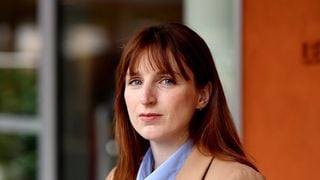 "La position de la cuillère dès le premier date" : cette chroniqueuse de Quotidien s'amuse de l'injonction au sexe et c'est absolument jubilatoire