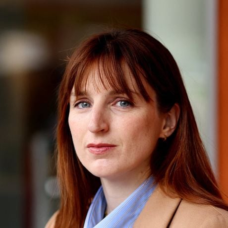 "La position de la cuillère dès le premier date" : cette chroniqueuse de Quotidien s'amuse de l'injonction au sexe et c'est absolument jubilatoire