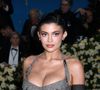 D'ailleurs, Vanity Fair salue la délicatesse de la création fine qu'elle a présenté à ses millions de fans lors de ce Met Gala, "une tenue spécialement créée pour elle par Maximilian Davis, le directeur artistique de la maison Ferragamo".