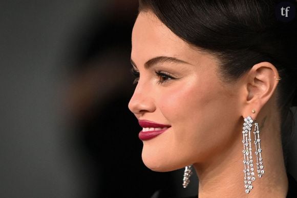 « Tête déformée », « arrête le botox » : Selena Gomez (encore) ciblée par les haters avec ces photos canons