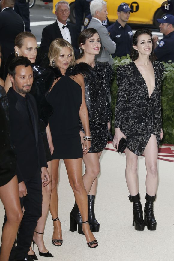 Ces oeuvres comportent des scènes de nudité et de sexe très explicites. La plupart ont donc exigé des doublures et des prothèses. Mais Charlotte Gainsbourg a quand même dû se mettre à nu. Ce qui a impliqué de comprendre ses limites concernant ces séquences très crues.