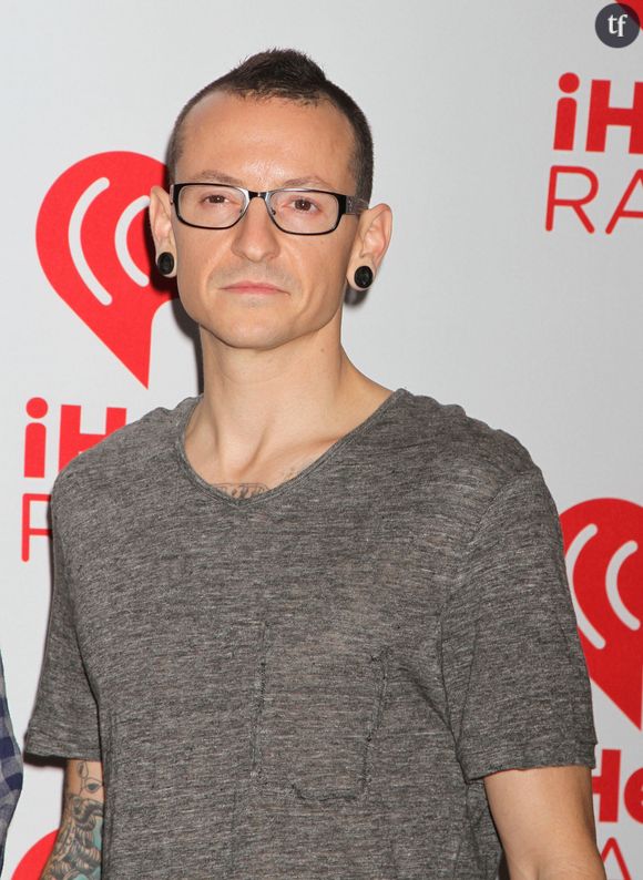 Cela fait sept ans déjà que Chester Bennington, le charismatique chanteur et leader du groupe de rock Linkin Park, a mis fin à ses jours. Une nouvelle sans cesse commémorée par ses fidèles fans. Mais aujourd'hui, un nouveau chapitre s'ouvre...