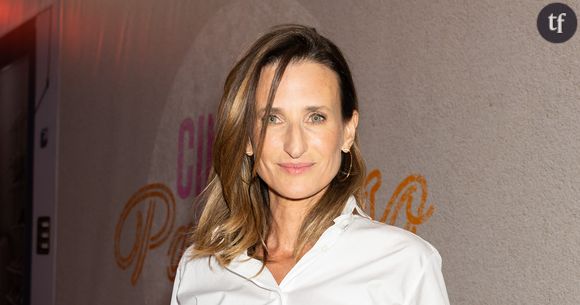 Camille Cottin est venue rendre hommage à David Lynch lors du festival Cinéma Paradiso dans la cour Carrée du Louvre le 4 juillet pour la projection de "Twin Peaks : fire walk with me". Pour présenter ce film, l’actrice avait fait le déplacement, prenant la pose dans une simple chemise blanche portée avec un pantalon beige. La star de "Dix pour Cent" a pu croiser la réalisatrice Catherine Corsini ainsi que l’acteur Arié Elmaleh.