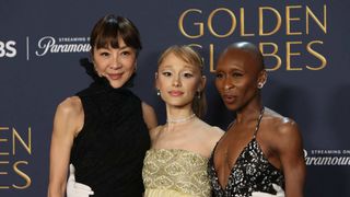 "Elle est à couper le souffle" : cette chanteuse iconique pose nue, et ses fans trouvent ces clichés sensuels "spectaculaires"