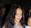 Rihanna et le womanspreading

Ce n'est pas la première fois que Rihanna défie les codes de la maternité et de la féminité. Au fil de ses grossesses, la chanteuse a bouleversé les codes en s'attaquant à un nouveau terrain : le maternity wear. Alors que les mœurs voudraient qu'elle adopte des vêtements plus couvrants avant la naissance de son bébé, elle affiche fièrement son babybump et s'affiche dans des tenues toujours audacieuses et sexy.
