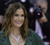 Teri Hatcher embrasse sa beauté naturelle. L'iconique interprète de Susan dans Desperate Housewives a publié une série de selfies d'elle sans filtre et sans maquillage pris lors d'une promenade en soirée, accompagnée d'un message d'acceptation.