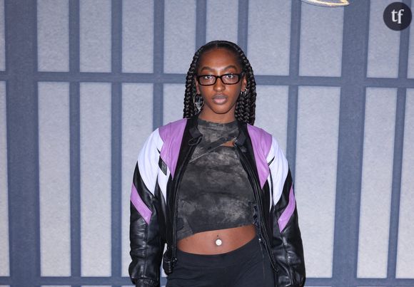 "Vulgaire”, “on touche le fond” : Ebony de la Star Academy crée la polémique en soutien-gorge et porte-jarretelle