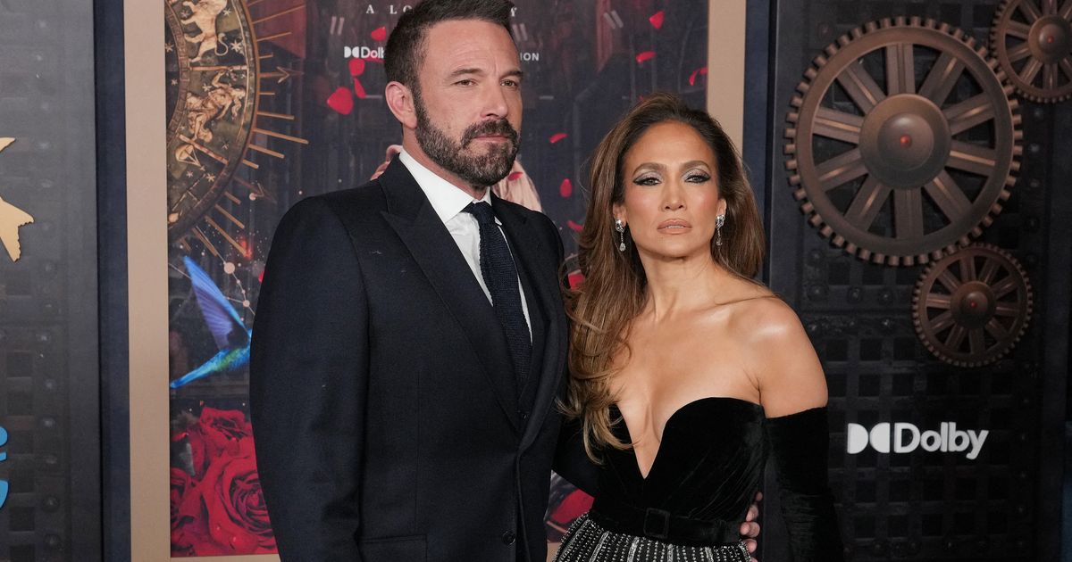 Jennifer Lopez détonne en combinaison rose façon Charlie's Angels à 55 ans, un look "trop sexy pour son âge" selon ses haters