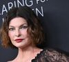 Pour Harper’s Bazaar, Linda Evangelista s’est livrée sur son rapport à son corps et au vieillissement. "Je dois suivre une thérapie pour réussir à apprécier ce que je vois dans le miroir… et, à vrai dire, je ne me regarde toujours pas. Je ne voulais pas me regarder, parce que je ne m’aimais pas", confie-t-elle au magazine américain.
