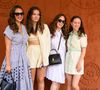 Invitée au mariage de Jeff Bezos et Lauren Sanchez à Venise ce week-end, Jessica Alba a posté plusieurs photos sur son compte Instagram, accompagnée de sa fille, Honor. Et si les commentaires sur l’actrice de 44 ans s’étonnent souvent qu’elle ne fait pas son âge, les internautes trouvent ici que sa fille a l’air plus âgée qu’elle.